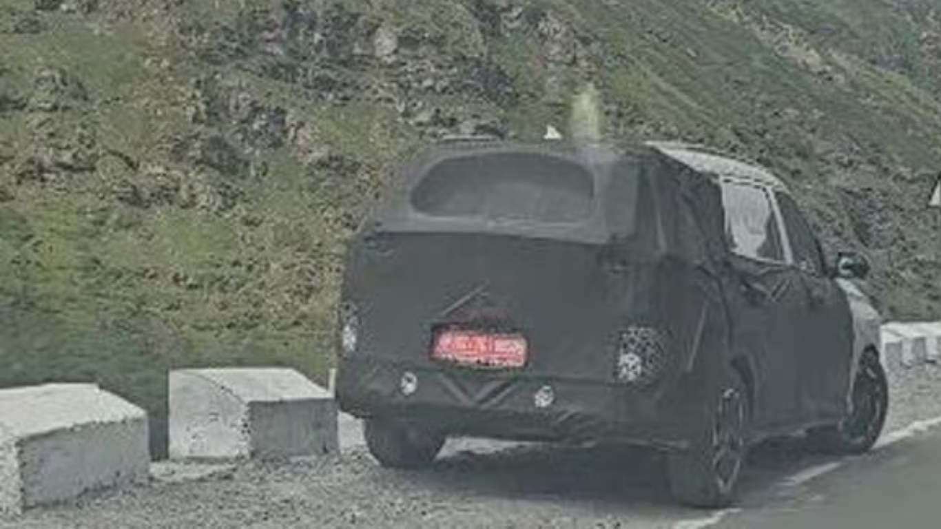 Kia Carens Facelift Spy Shot
