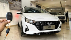 Hyundai i20 Sportz (O) लॉन्च: बेहतर ड्राइविंग कम्फर्ट के लिए सनरूफ, वायरलेस चार्जिंग, लक्स आर्मरेस्ट!