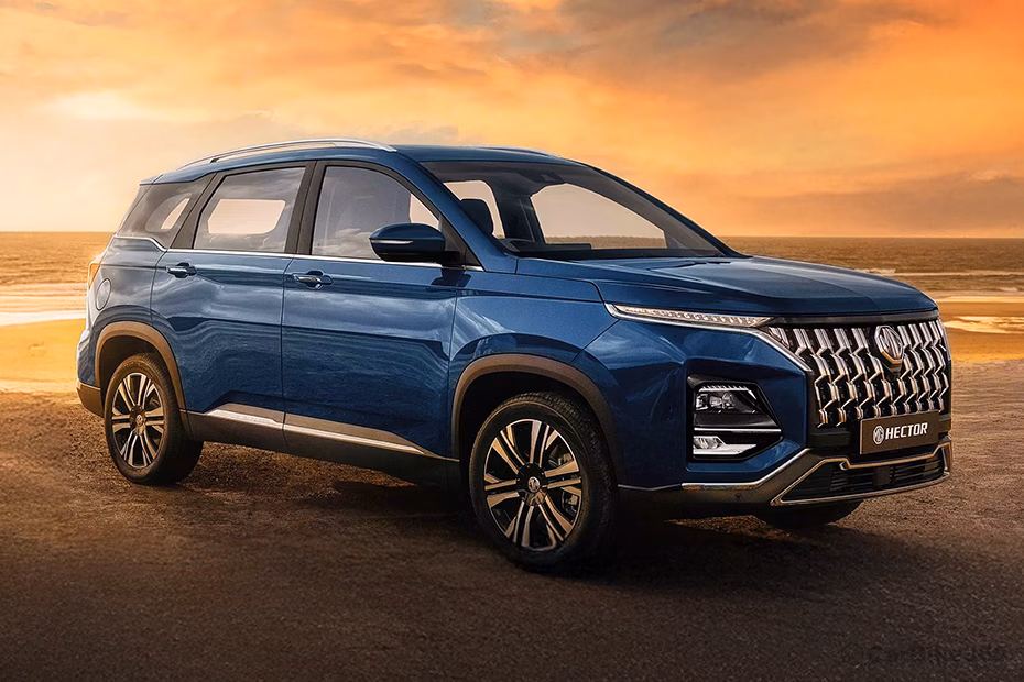 MG Hector Plus Front Right Quarter View