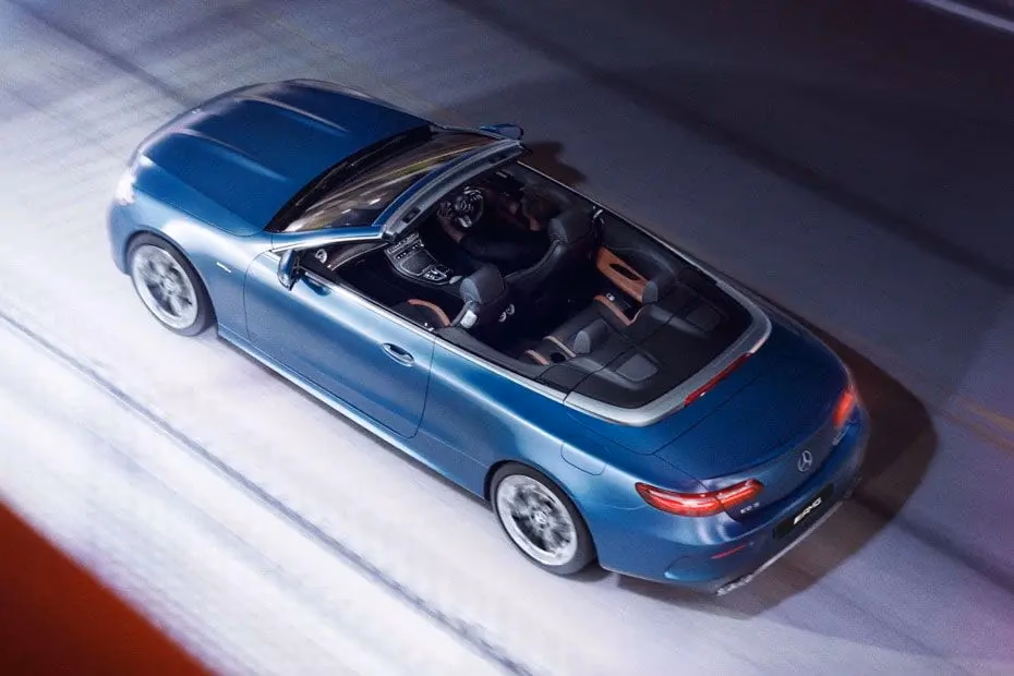 Mercedes-Benz AMG E-53 Cabriolet Top-view Mercedes-Benz AMG E-53 Cabriolet Top-view