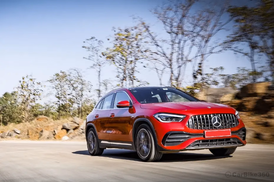 मर्सिडीज-बेंज AMG GLA35 राइट फ्रंट मर्सिडीज-बेंज AMG GLA35 राइट फ्रंट