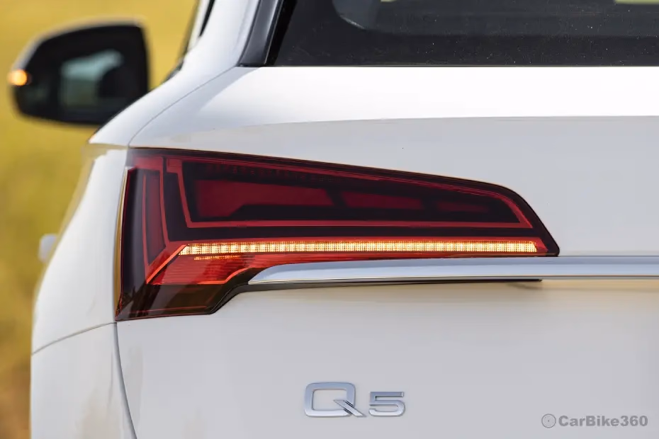 Audi Q5 Rear Signal