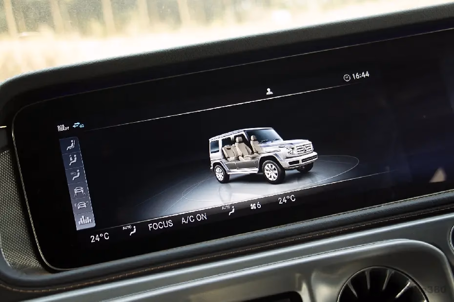Mercedes-Benz G-Class -Infotainment System