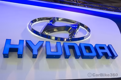 depositphotos_23883651-Hyundai-Logo-at-car-show.jpg