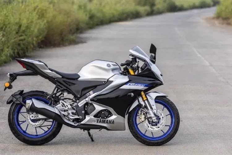 Yamaha R15 V4 Right Side Yamaha R15 V4 Right Side