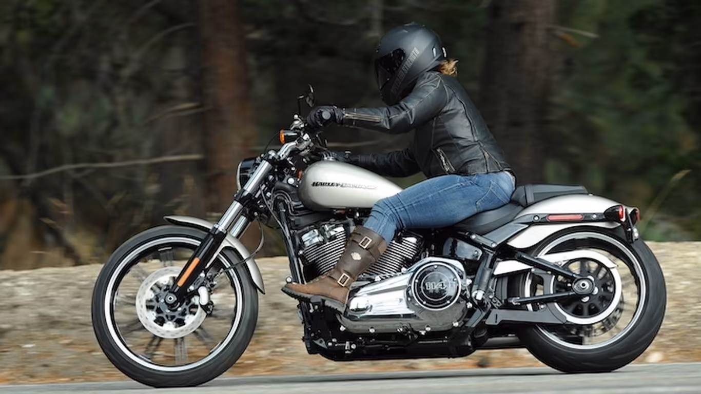 Harley-Davidson Breakout Riding