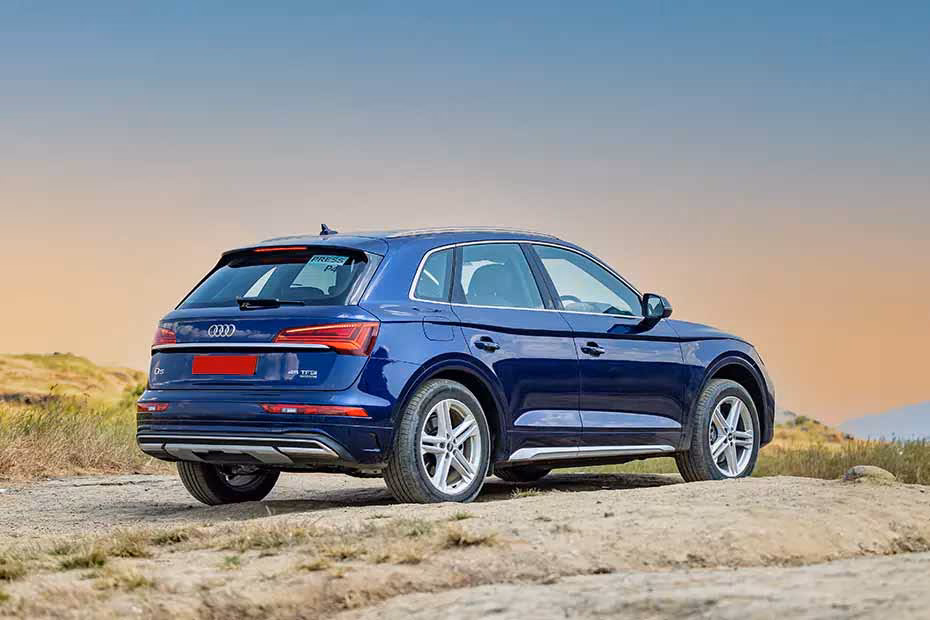 Audi-Q5 Right Side Rear View Audi-Q5 Right Side Rear View