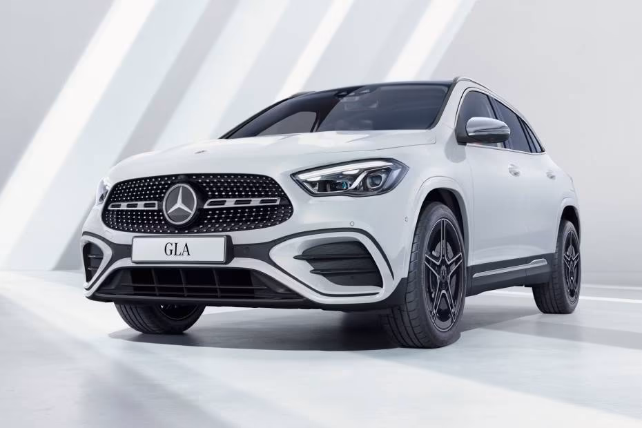 Mercedes Benz GLA Front View Mercedes Benz GLA Front View