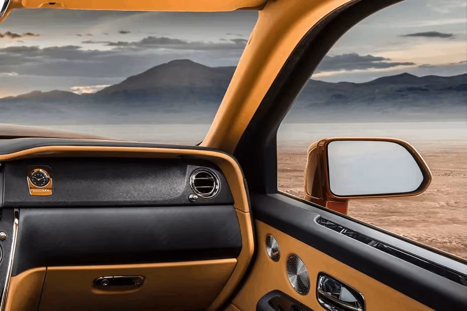 Rolls-Royce Cullinan Passenger View Rolls-Royce Cullinan Passenger View