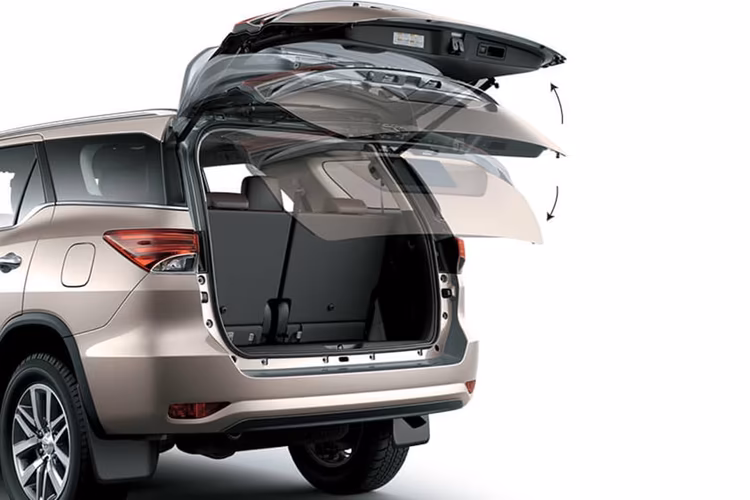 Toyota Fortuner Boot Space (Open) Toyota Fortuner Boot Space (Open)