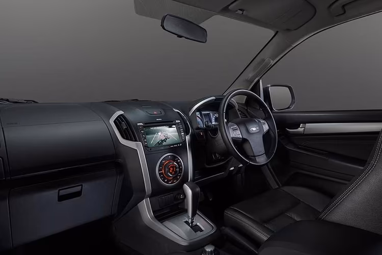 ISUZU MU-X Door View of Driver Seat ISUZU MU-X Door View of Driver Seat