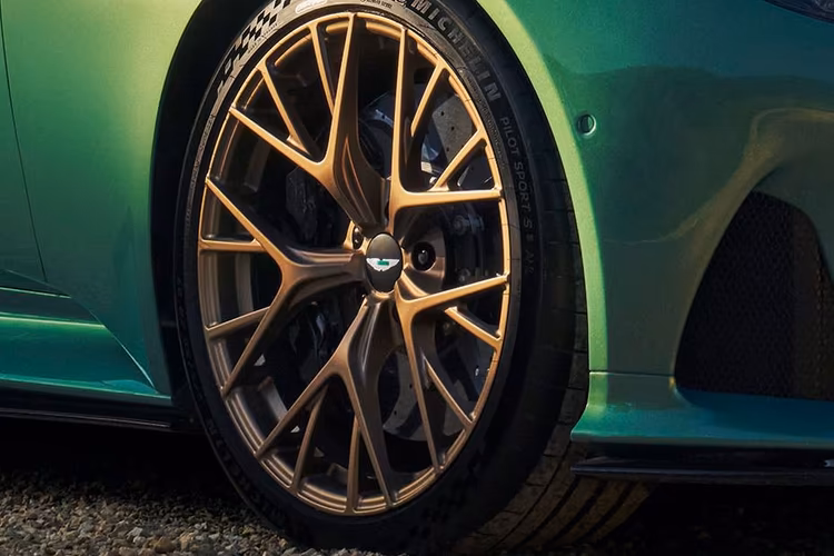 Aston Martin DB12 Alloy Wheel Aston Martin DB12 Alloy Wheel