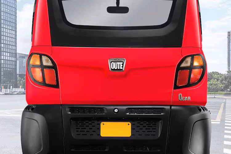 Bajaj Qute RE60 rear view Bajaj Qute RE60 rear view