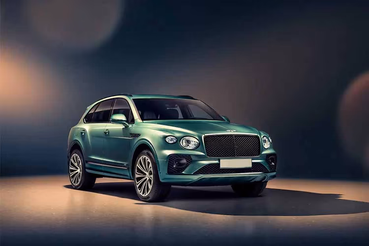 Bentley Bentayga Right Side Front View Bentley Bentayga Right Side Front View