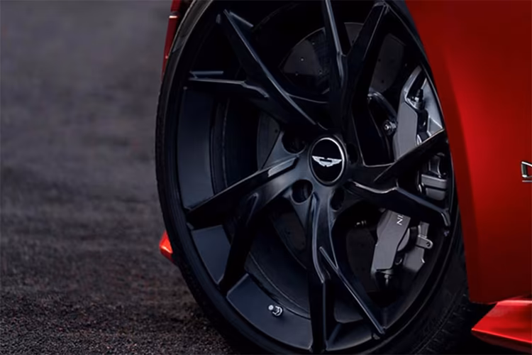 Aston Martin DBS Superleggera Wheel Aston Martin DBS Superleggera Wheel