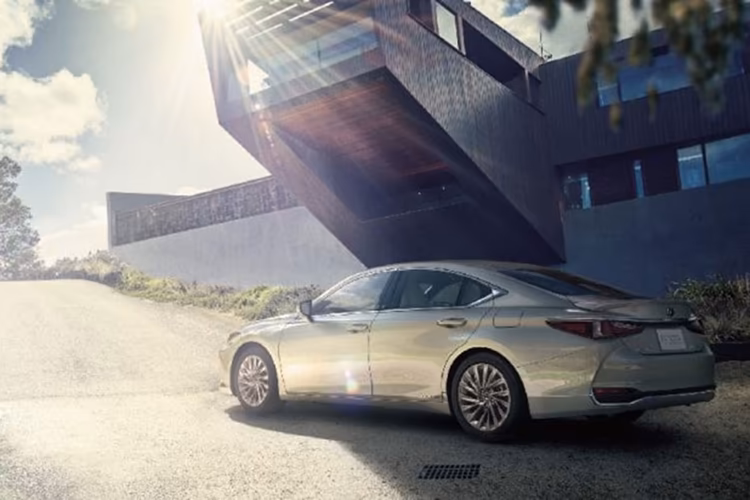 Lexus ES Left Side Rear View Lexus ES Left Side Rear View