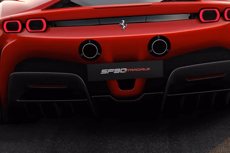 Ferrari SF90 Stradale Hands Free Boot Release Ferrari SF90 Stradale Hands Free Boot Release