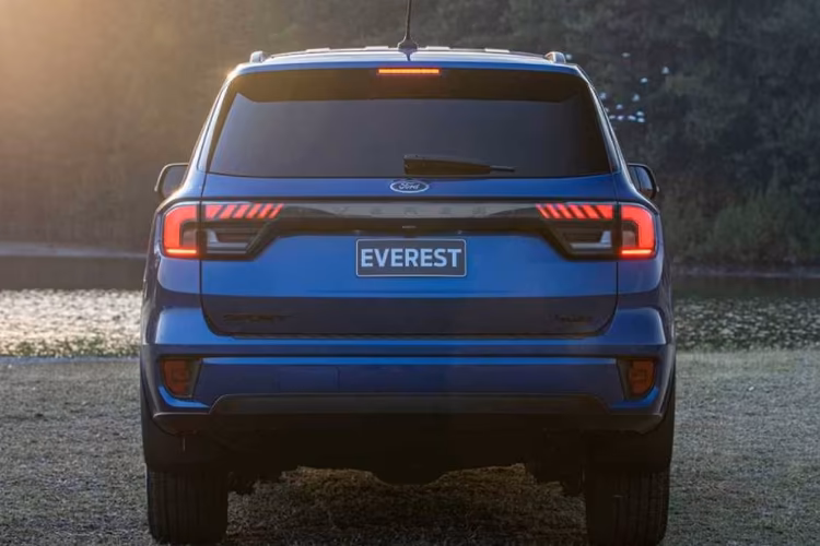 Ford Endeavour Rear View Ford Endeavour Rear View