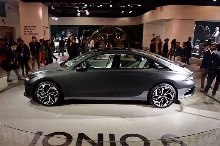 Hyundai Ioniq 6 Left Side View Hyundai Ioniq 6 Left Side View