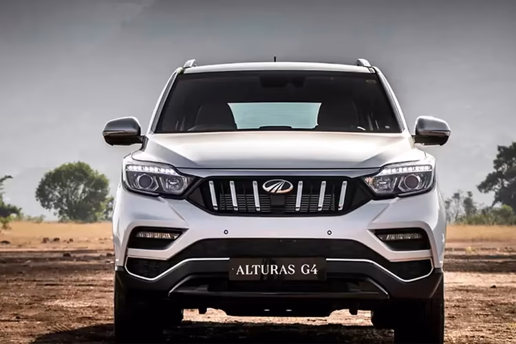 Mahindra Alturas G4 Front View
