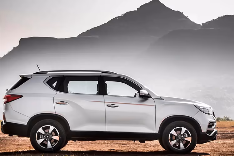 Mahindra Alturas G4 Right Side View