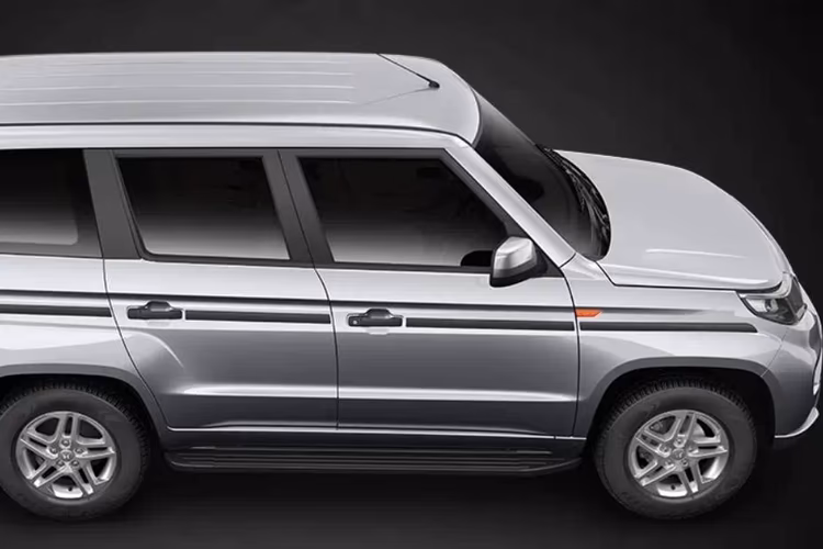 Mahindra Bolero Neo Plus Right Side View Mahindra Bolero Neo Plus Right Side View