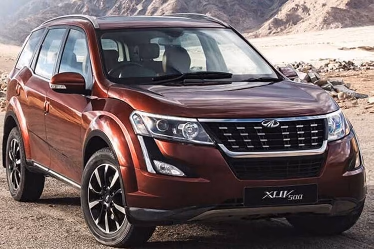 Mahindra New XUV500 Right Side Front View Mahindra New XUV500 Right Side Front View