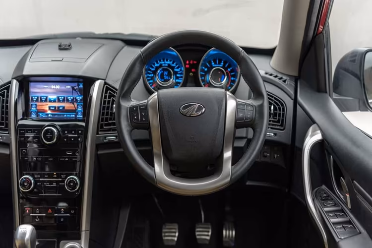 Mahindra New XUV500 Dashboard Mahindra New XUV500 Dashboard