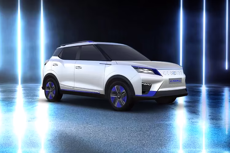 Mahindra XUV300 Electric Right Side Front View Mahindra XUV300 Electric Right Side Front View