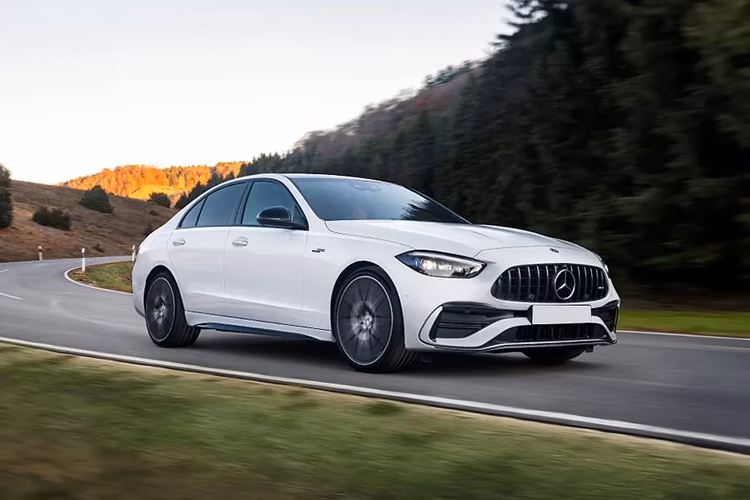Mercedes Benz AMG C 43 Right Side Front View Mercedes Benz AMG C 43 Right Side Front View