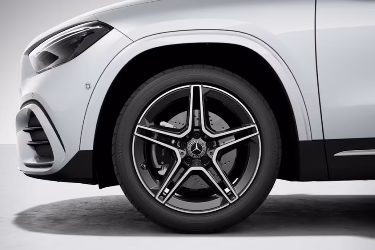 Mercedes Benz GLA Front Wheel Mercedes Benz GLA Front Wheel
