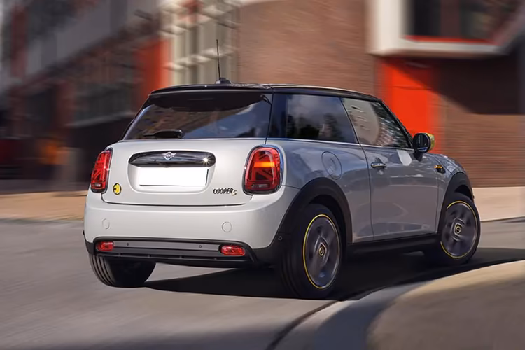 Mini Cooper SE rear right side view Mini Cooper SE rear right side view