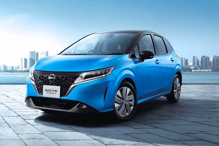 Nissan Note e Power Left Side Front View Nissan Note e Power Left Side Front View