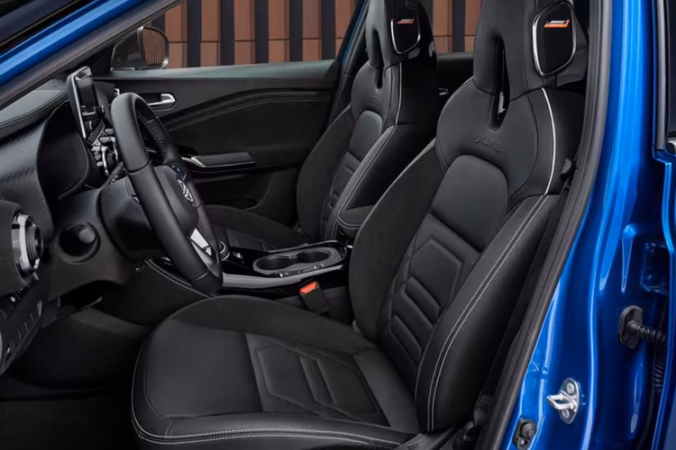 Nissan Juke Door View of Driver Seat Nissan Juke Door View of Driver Seat