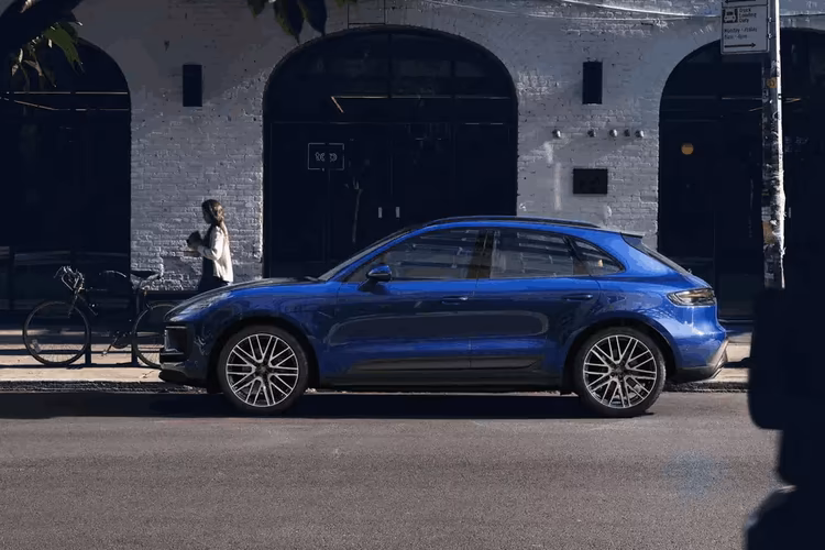 Porsche Macan Left Side View Porsche Macan Left Side View