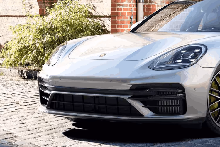 Porsche Panamera Grille