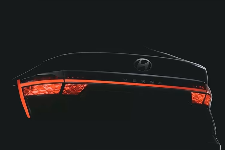 Hyundai Verna Tail Lamp Hyundai Verna Tail Lamp