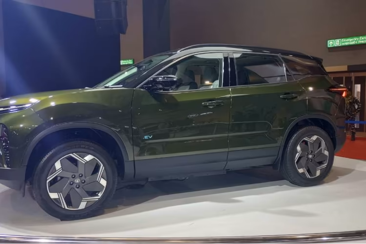 Tata Harrier EV Left Side View Tata Harrier EV Left Side View