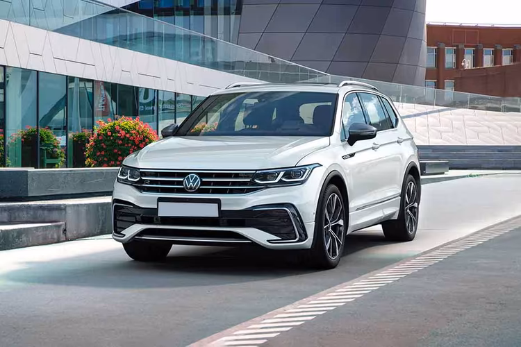 Volkswagen Tiguan Allspace 2022 Left Side Front View Volkswagen Tiguan Allspace 2022 Left Side Front View