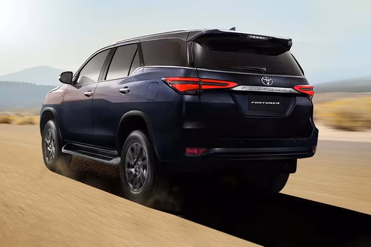 Toyota Fortuner Left Side Rear View Toyota Fortuner Left Side Rear View