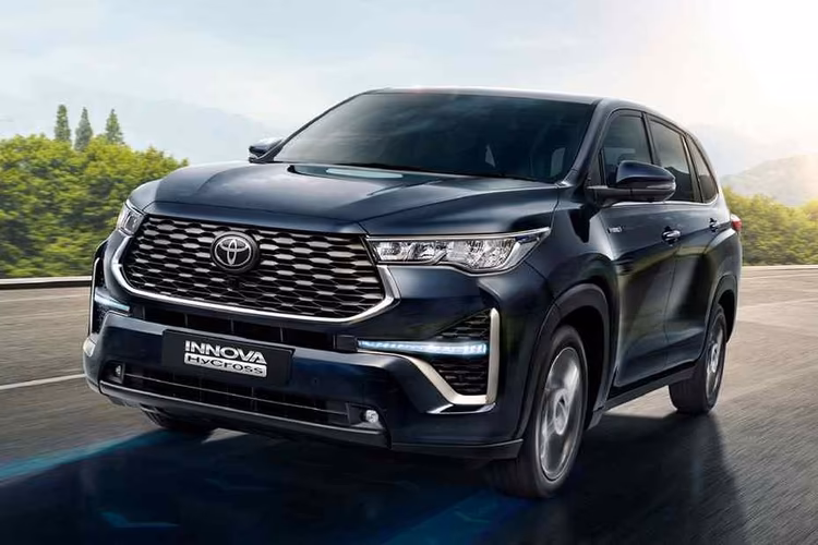 Toyota Innova Hycross Left Side Front View Toyota Innova Hycross Left Side Front View