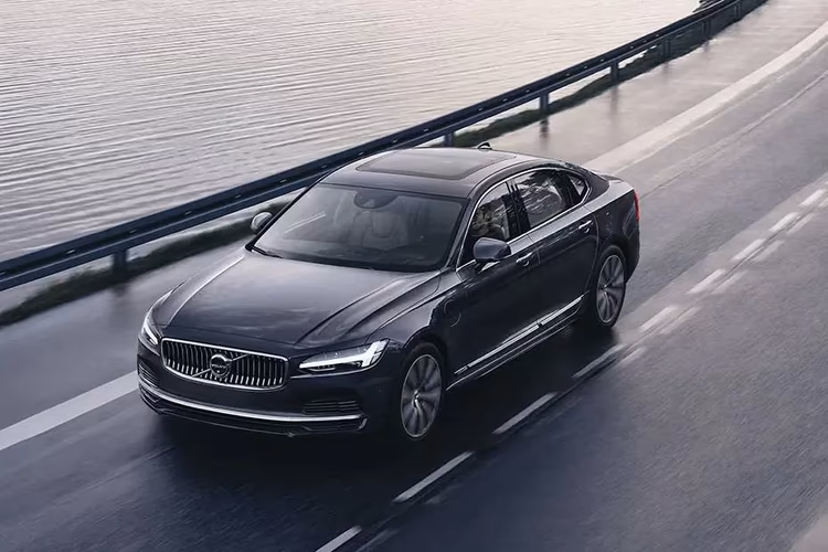Volvo S90 Top-Front View Volvo S90 Top-Front View