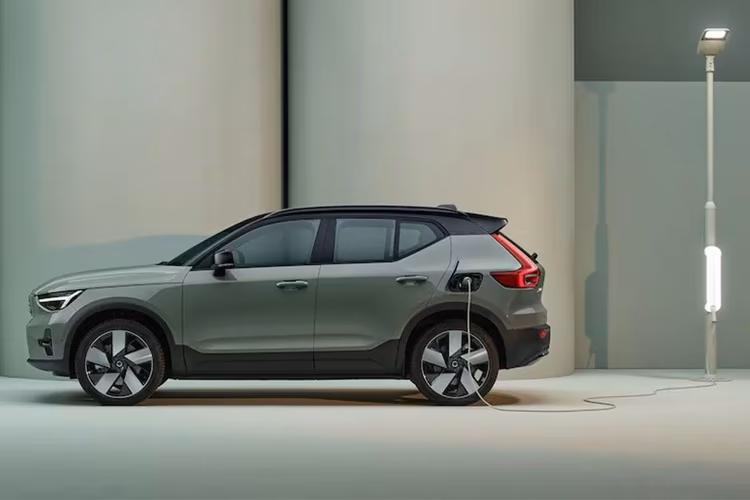 Volvo XC40 Recharge Left Side View Volvo XC40 Recharge Left Side View