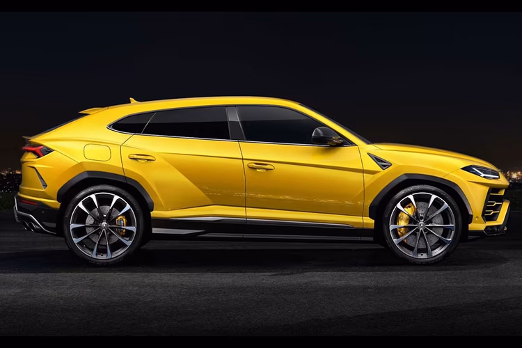 Lamborghini Urus right side view Lamborghini Urus right side view
