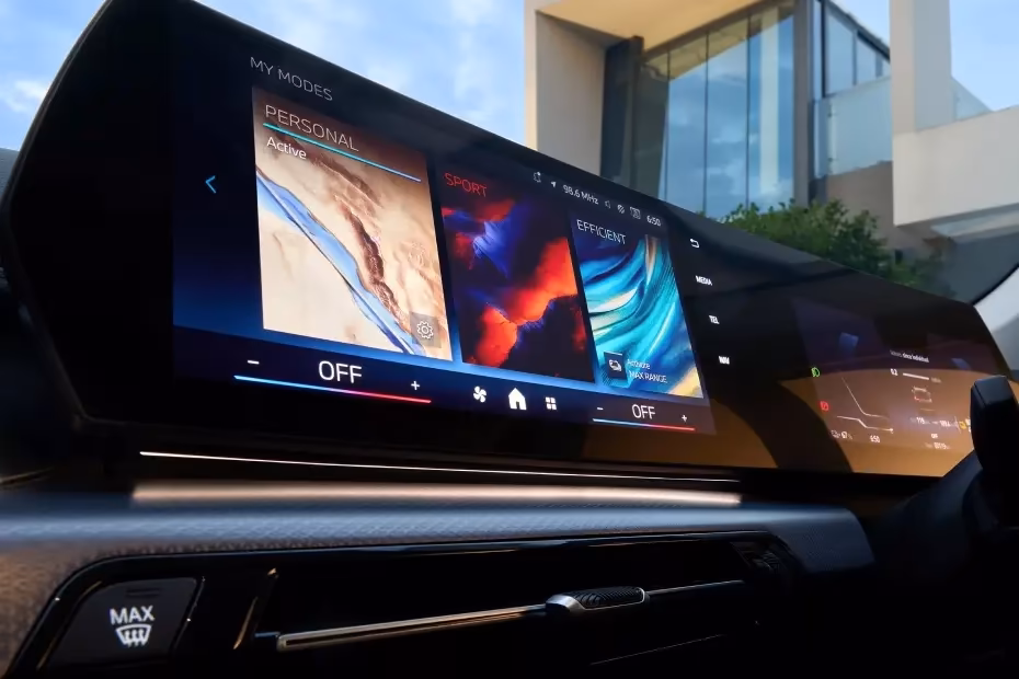 BMW iX1 LWB Infotainment Touchscreen BMW iX1 LWB Infotainment Touchscreen