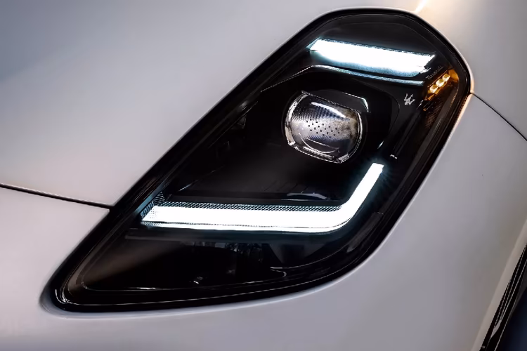 Maserati GranTurismo Headlight