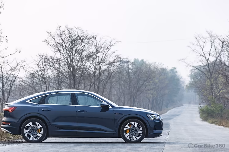 Audi E-tron Sportback Right Side View Audi E-tron Sportback Right Side View