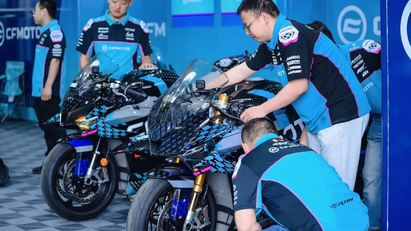 CFMoto V4 SR RR Performance