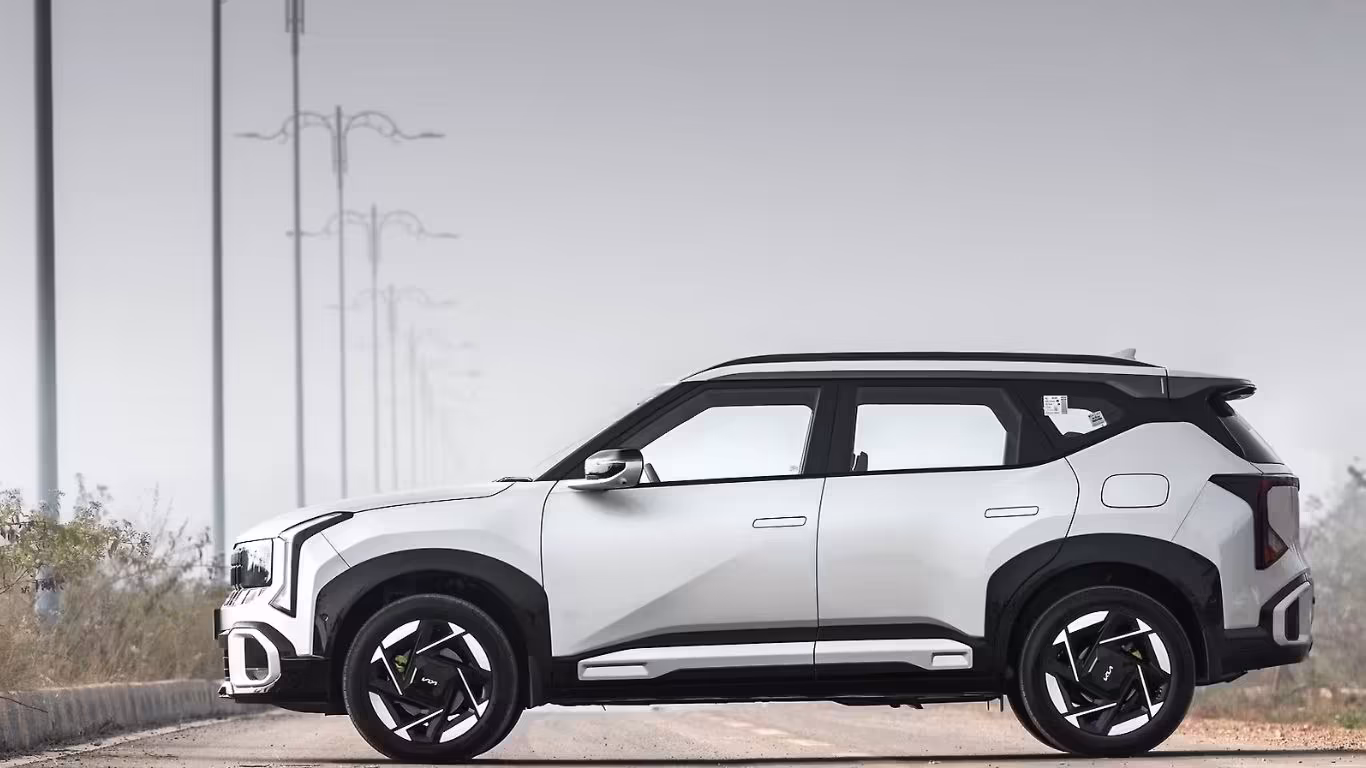 Kia Seltos GTX Side View