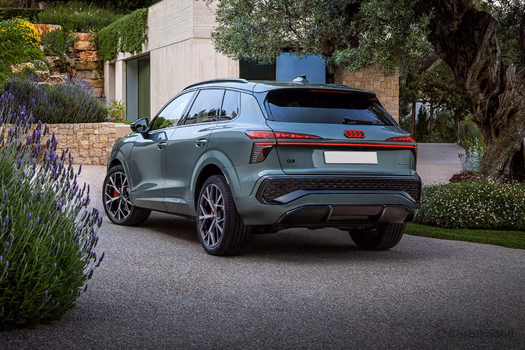 Audi Q3 2026 back corner side profile